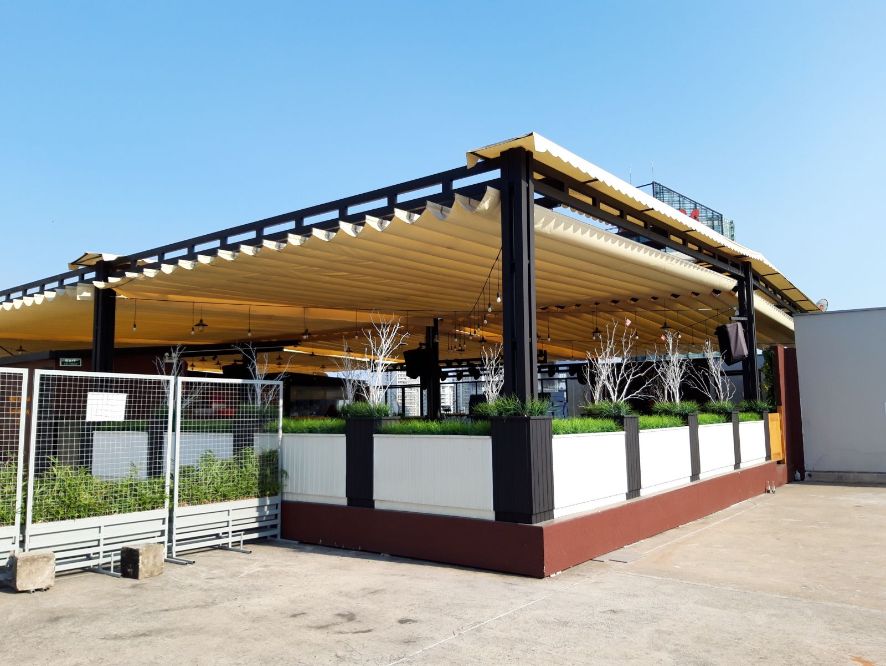 "Có Nên Làm Mái Che Di Động Cho Quán Cafe Không?"