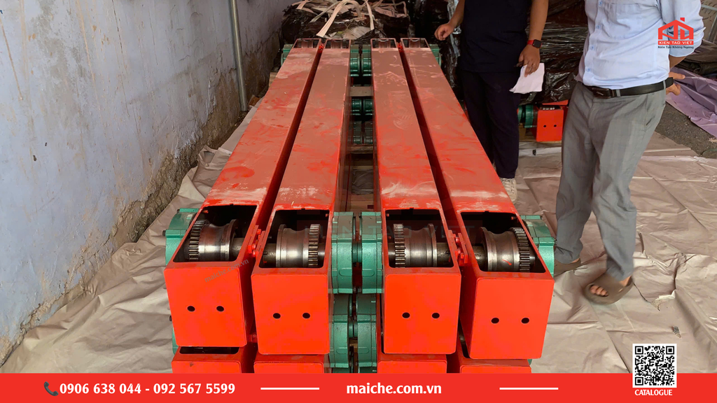 Heavy-duty cast aluminum drive beam for mobile shelter systems.