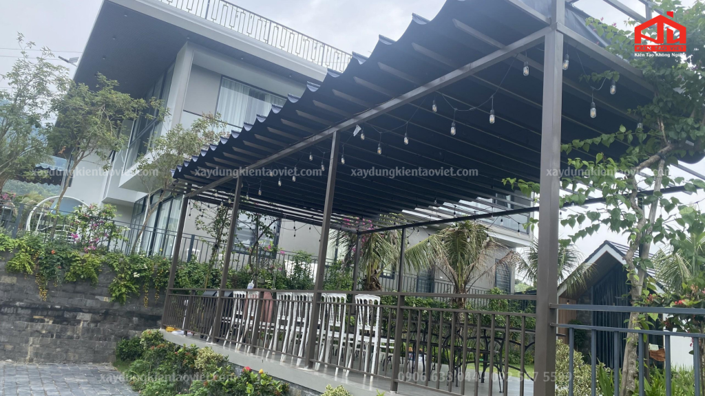 Mái xếp di động che nắng mưa cho nhà hàng sân vườn. 